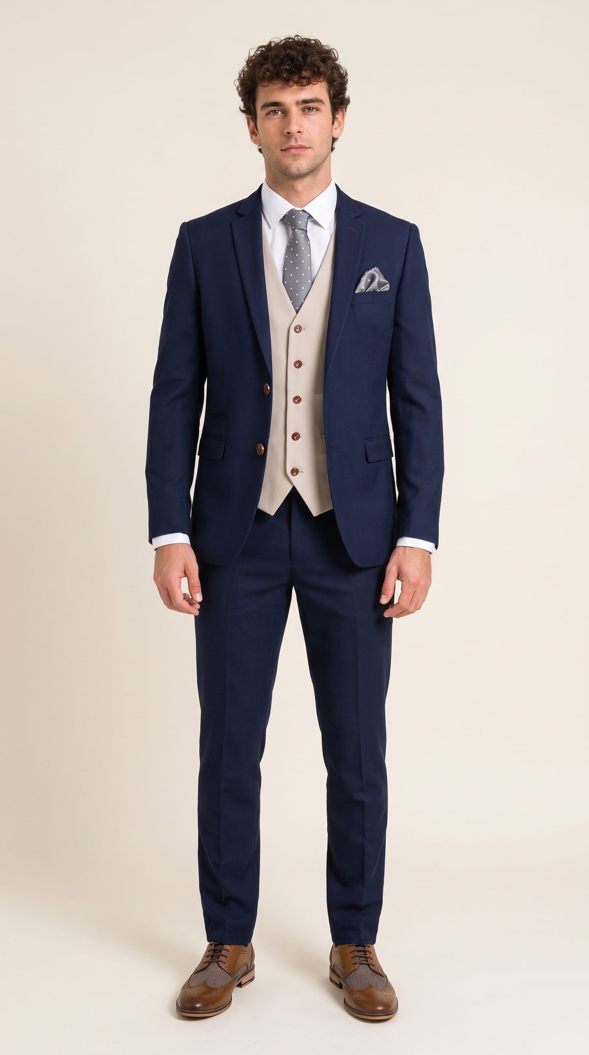 Look #395 styled with Mayfair - Ανδρικό κοστούμι 3 τεμαχίων σε μπλε σκούρο χρώμα με κρεμ γιλέκο