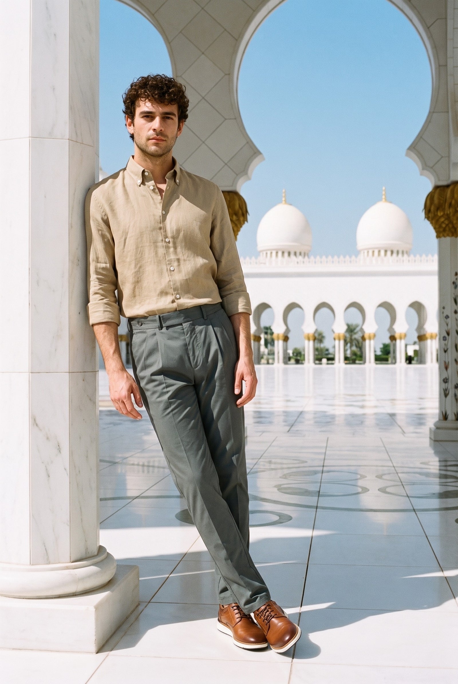 Look #1020 styled with Ανδρικό παντελόνι με πλισέ σχέδιο σε πράσινο χρώμα, σε κλασική γραμμή.