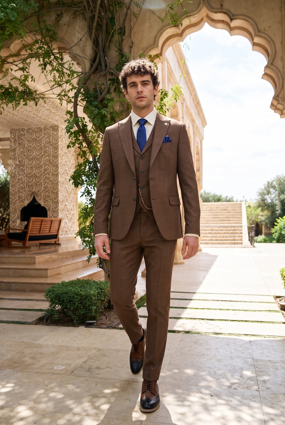 Look #328 styled with Ανδρικό απλό καφέ κοστούμι James 3 τεμαχίων με κλασική εφαρμογή