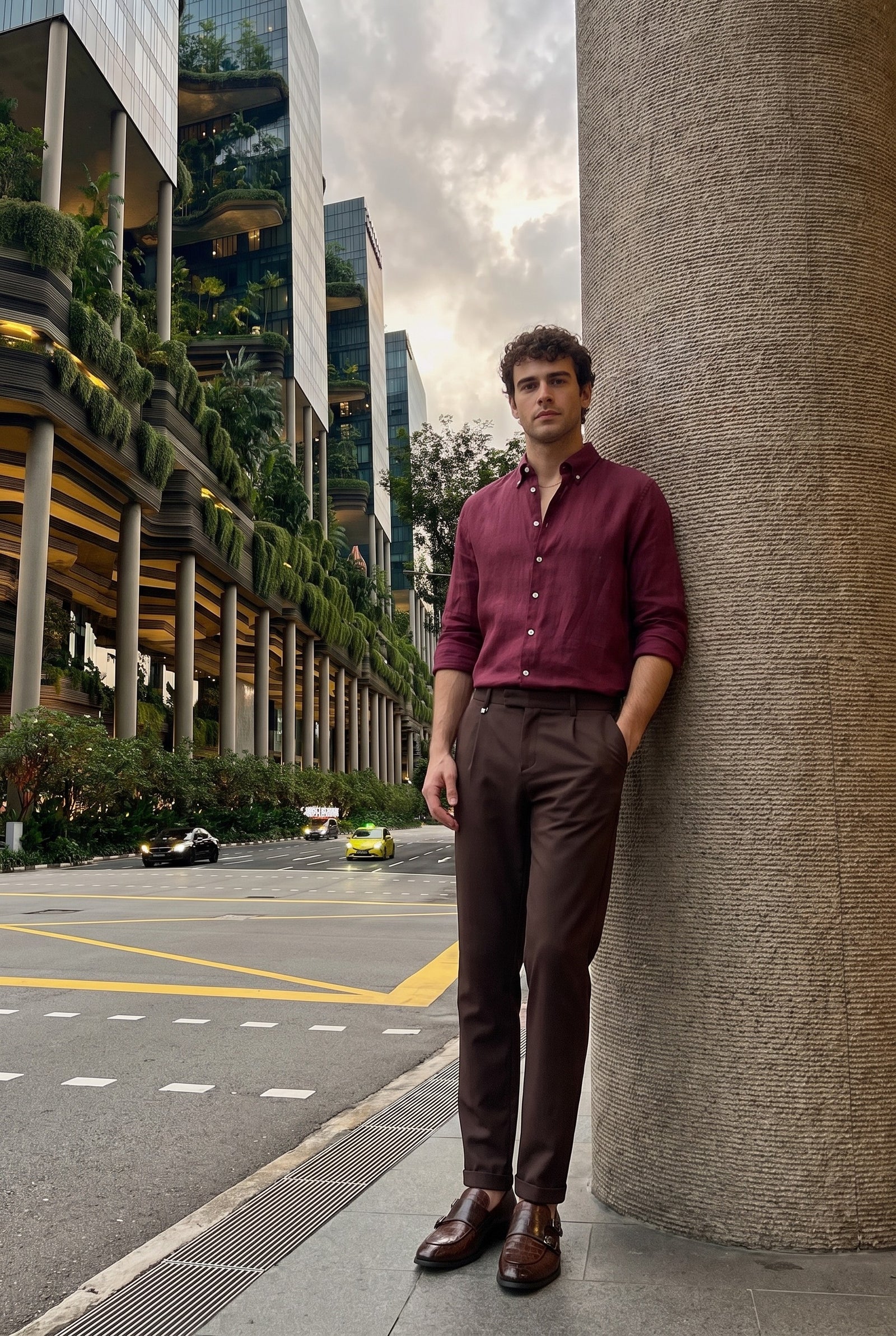Look #894 styled with Ανδρικό καφέ παντελόνι Gurkha με πλισέ λεπτομέρειες, ρυθμιζόμενη μέση και κωνική γραμμή