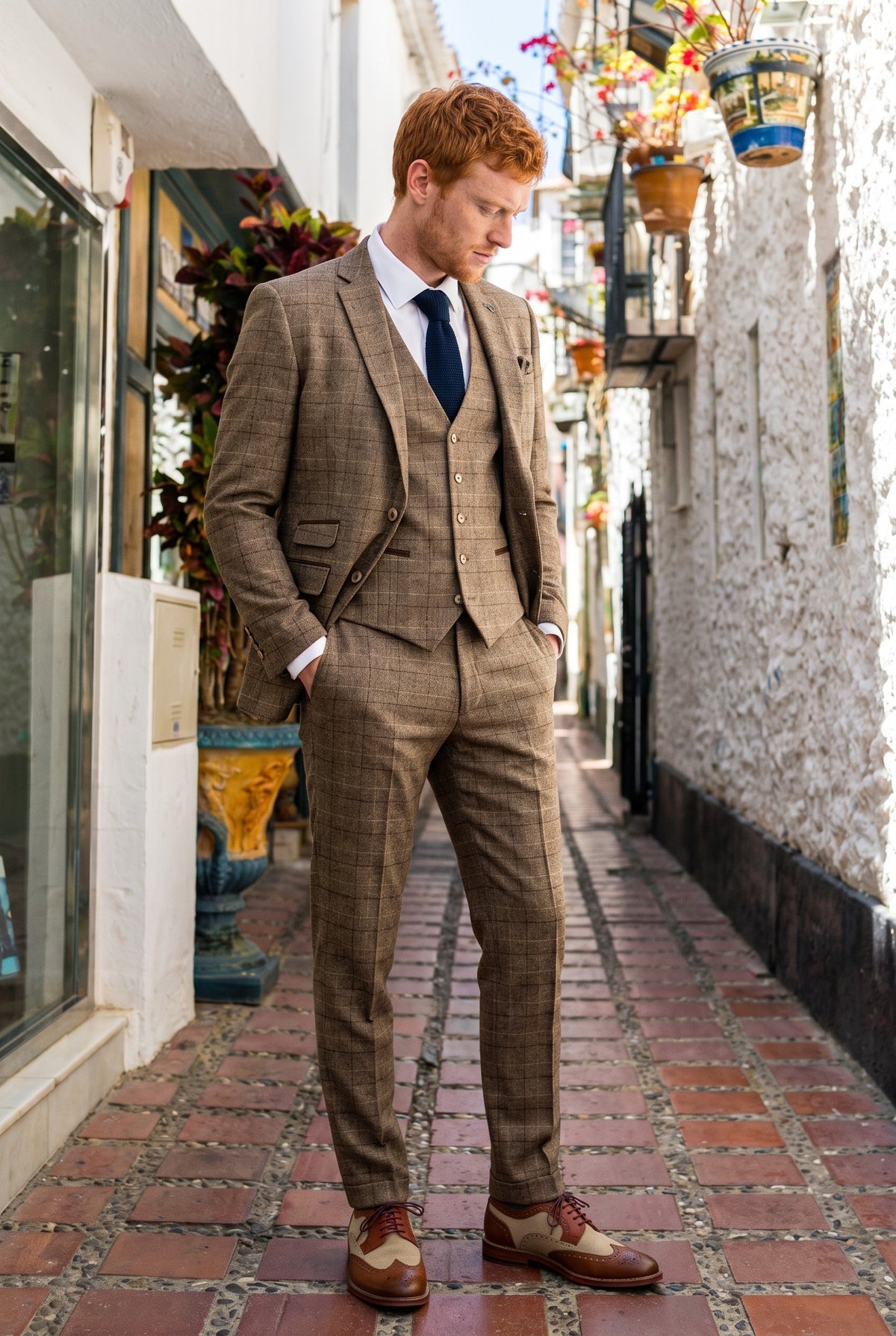 Look #573 styled with Liam - Ανδρικό καφέ καρό κοστούμι 3 τεμαχίων