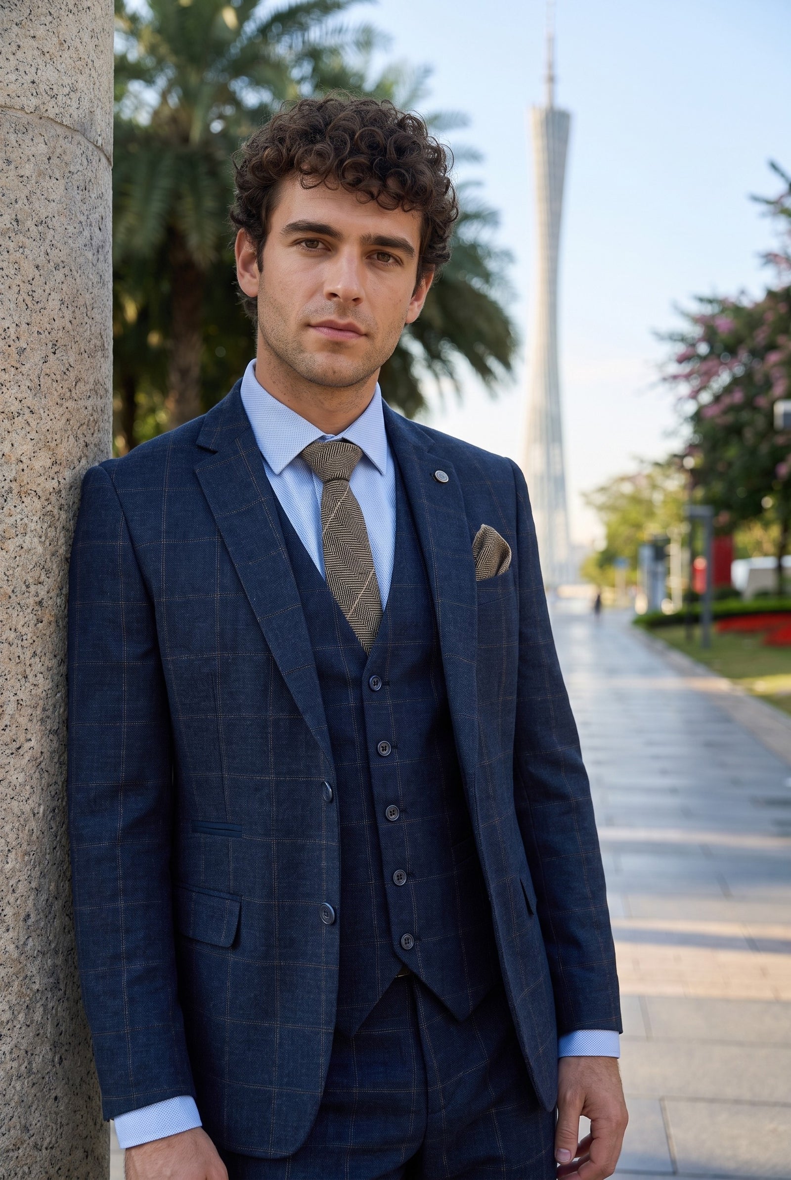 Look #729 styled with Ανδρικό κοστούμι 3 τεμαχίων από μάλλινο τουίντ, σκούρο μπλε, καφέ καρό, Gatsby της δεκαετίας του 1920