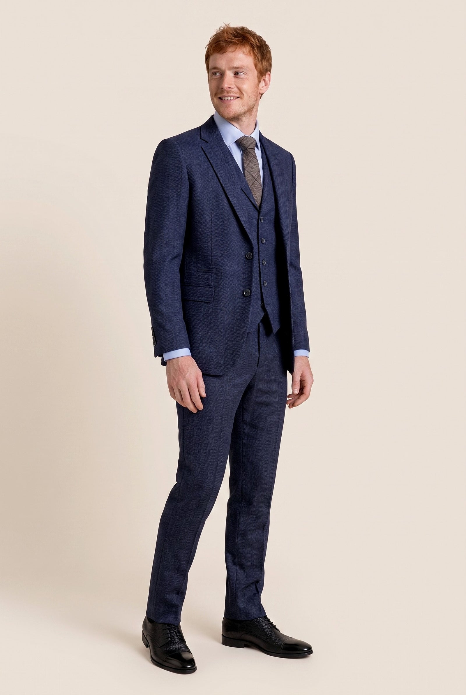 Look #987 styled with Ανδρικό κοστούμι 3 τεμαχίων από τουίντ σε μπλε-μπλέ χρώμα
