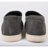 Ανδρικά μοκασίνια Slip On σε γκρι σουέτ και άνετη εφαρμογή