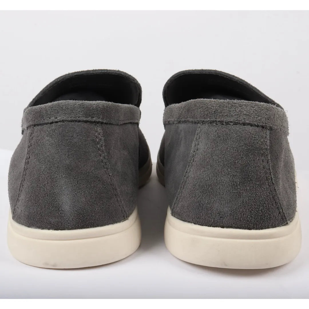 Ανδρικά μοκασίνια Slip On σε γκρι σουέτ και άνετη εφαρμογή