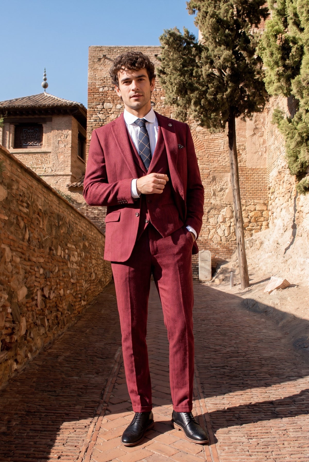 Look #181 styled with Ανδρικό κοστούμι 3 τεμαχίων από τουίντ σε χρώμα ψαροκόκαλο, καφέ-καφέ - STZ11