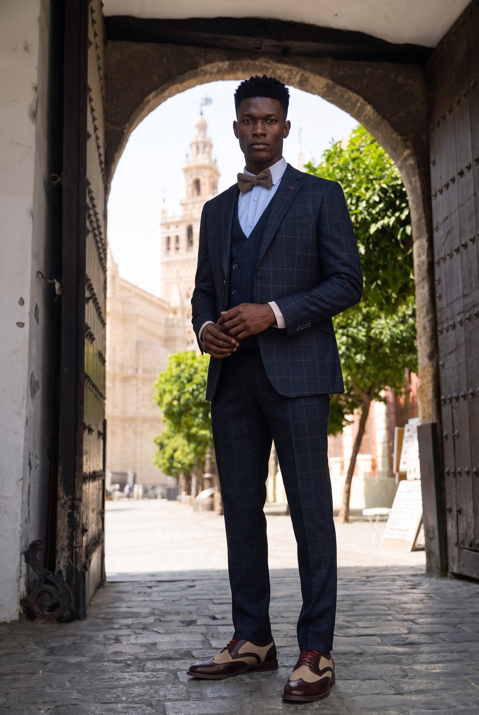 Look #265 styled with Torino - Ανδρικό ολόσωμο κοστούμι 3 τεμαχίων σε μπλε σκούρο χρώμα