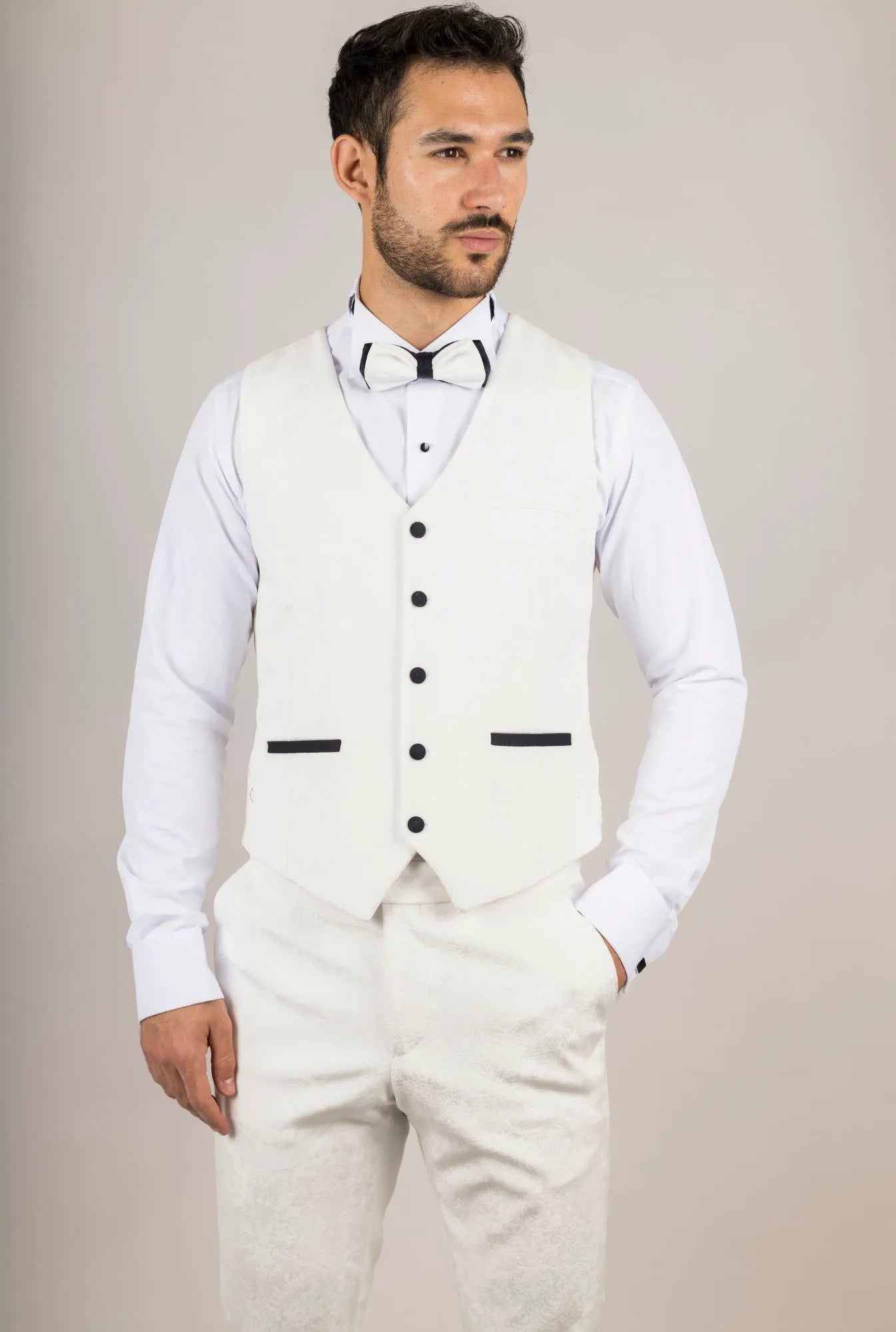 Ανδρικό λευκό βελούδινο σμόκιν γάμου AK-24 σε 3 τεμάχια με μαύρα πέτα
