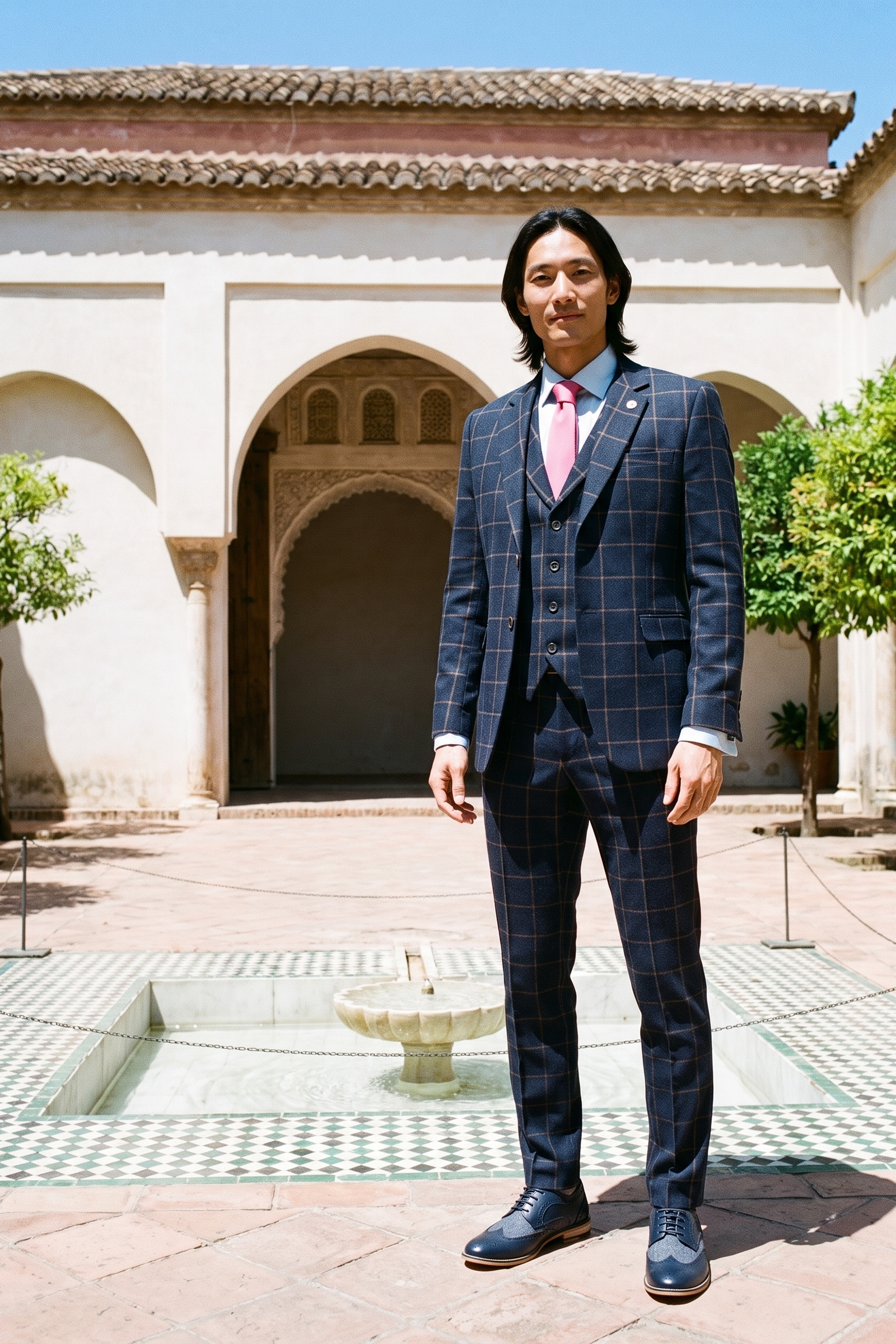 Look #334 styled with Ανδρικό κοστούμι 3 τεμαχίων σε μπλε σκούρο χρώμα με καρό τζάμι