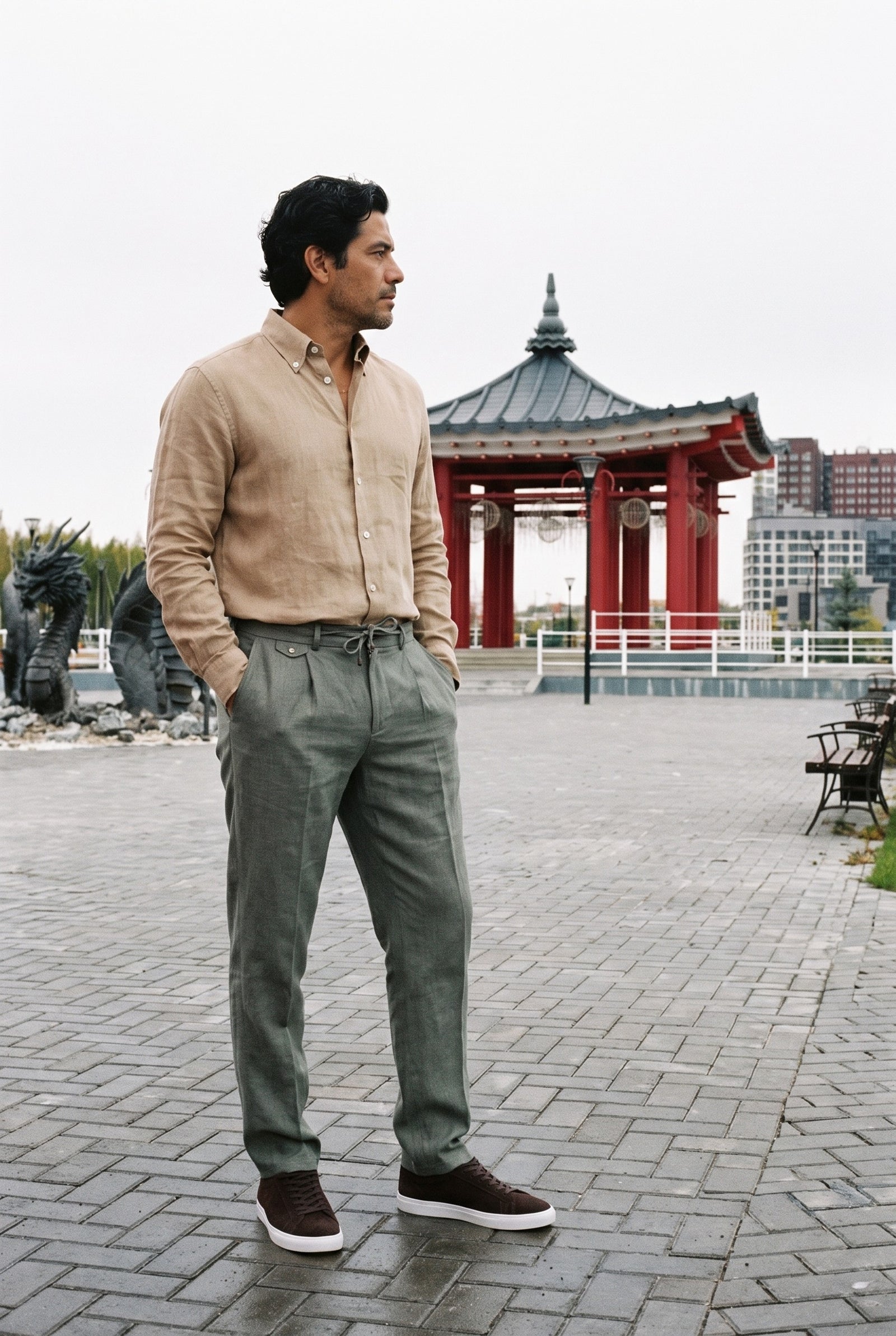 Look #1030 styled with Ανδρικό παντελόνι με πλισέ κορδόνι από 100% λινό σε ίσια γραμμή, σε φασκόμηλο και πράσινο χρώμα