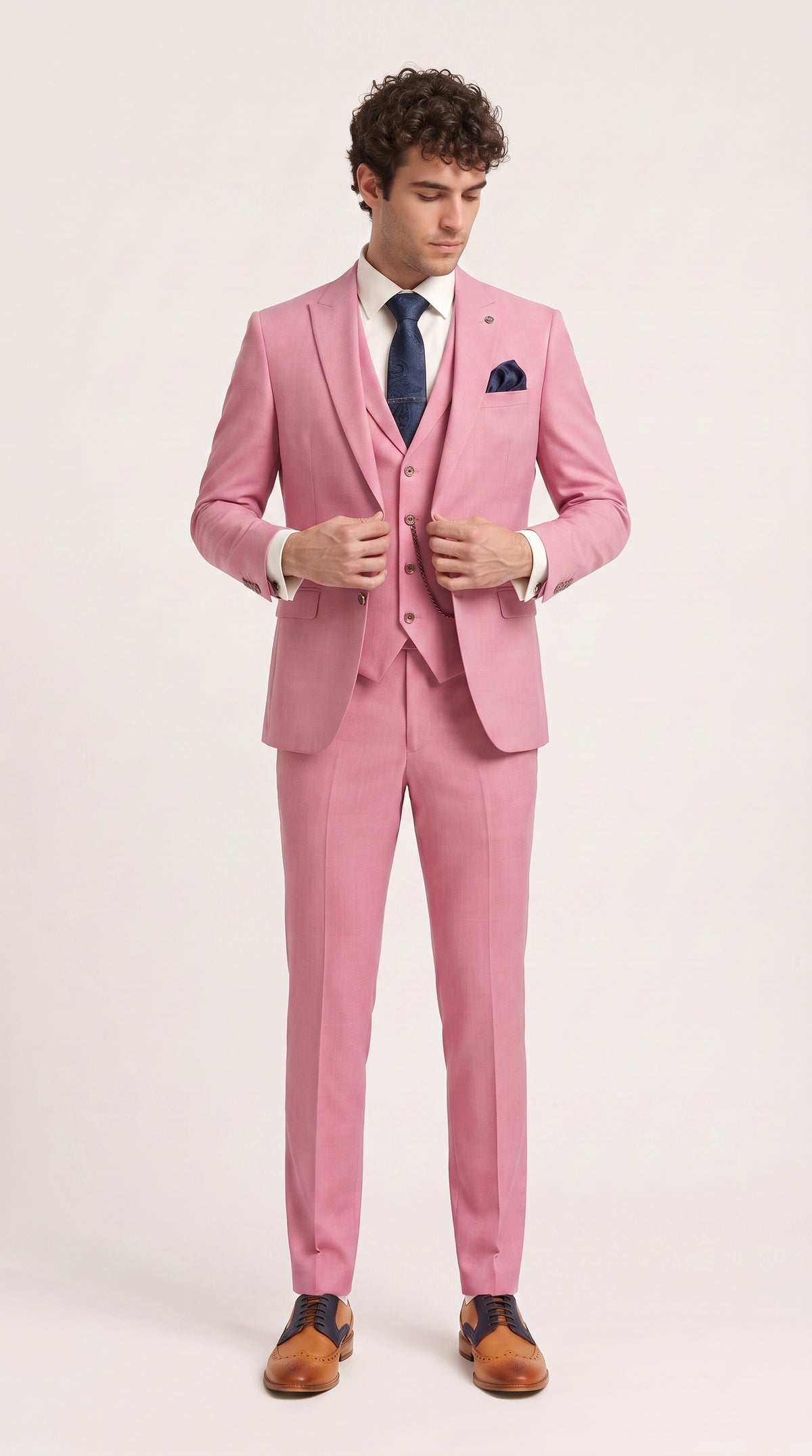 Look #149 styled with Ανδρικό κοστούμι James 3 τεμαχίων σε ροζ γραμμή με ραφές