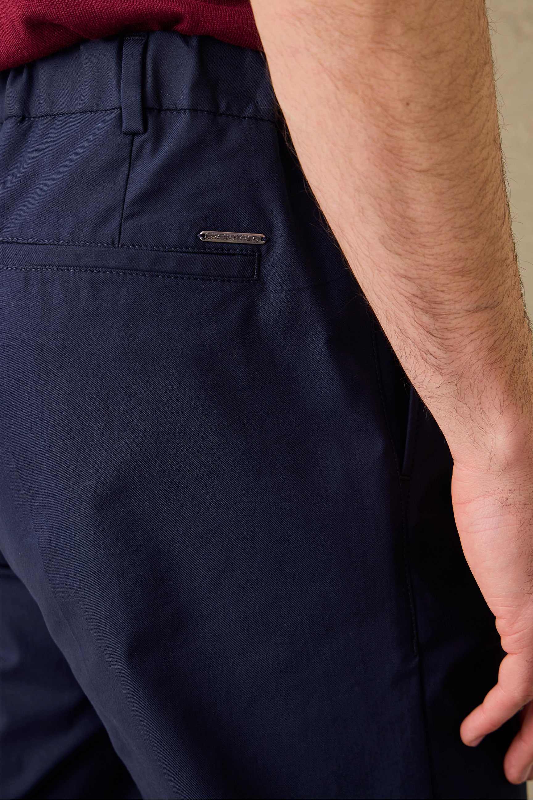 Παντελόνι Smart Casual με πλισέ μπλε σκούρο σχέδιο για άνδρες, σε κλασική εφαρμογή