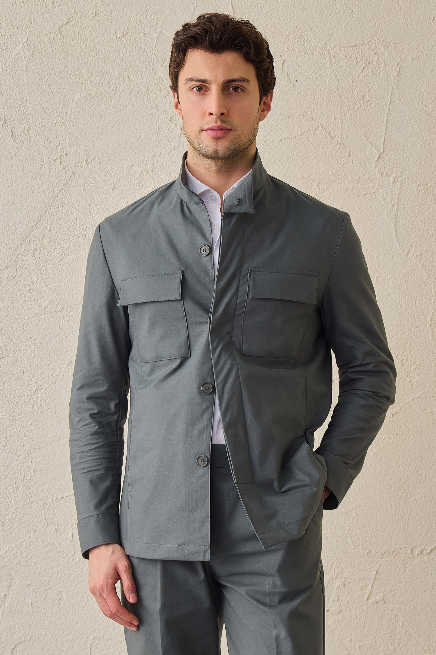 Ανδρικό κοστούμι 2 τεμαχίων Sage Green Smart Casual με γιακά σε στυλ Safari και ελαστικό γιακά