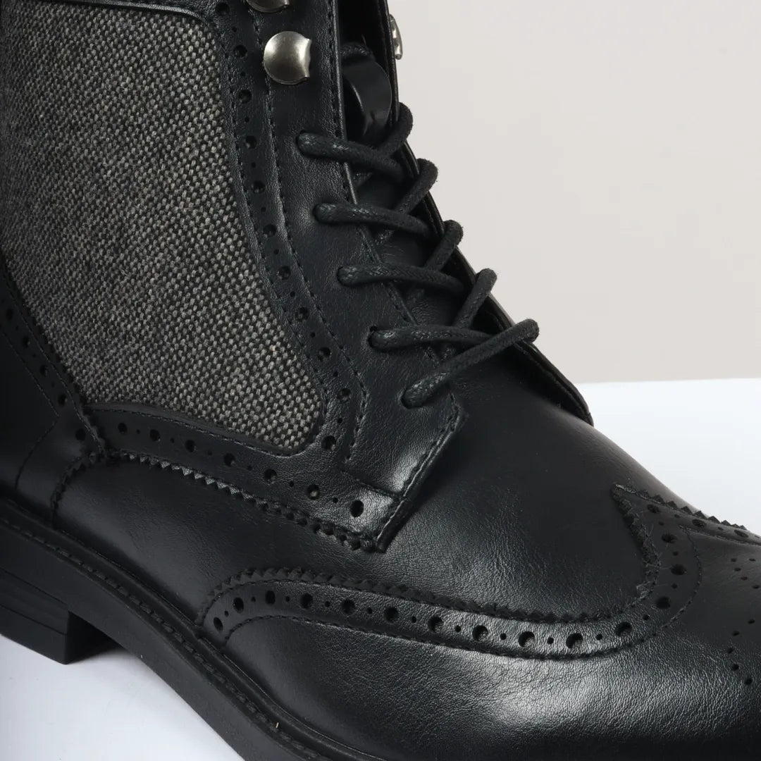Ανδρικά μποτάκια Brogue με κορδόνια σε μαύρο χρώμα