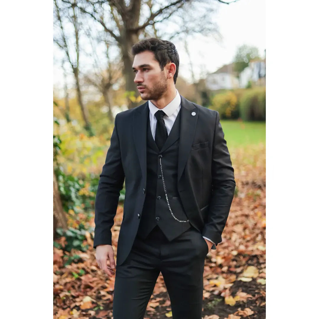 Κλασικό μαύρο ανδρικό κοστούμι 3 τεμαχίων James με κόκκινο τετράγωνο μαντήλι τσέπης