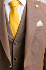 Ανδρικό απλό καφέ κοστούμι James 3 τεμαχίων με κλασική εφαρμογή