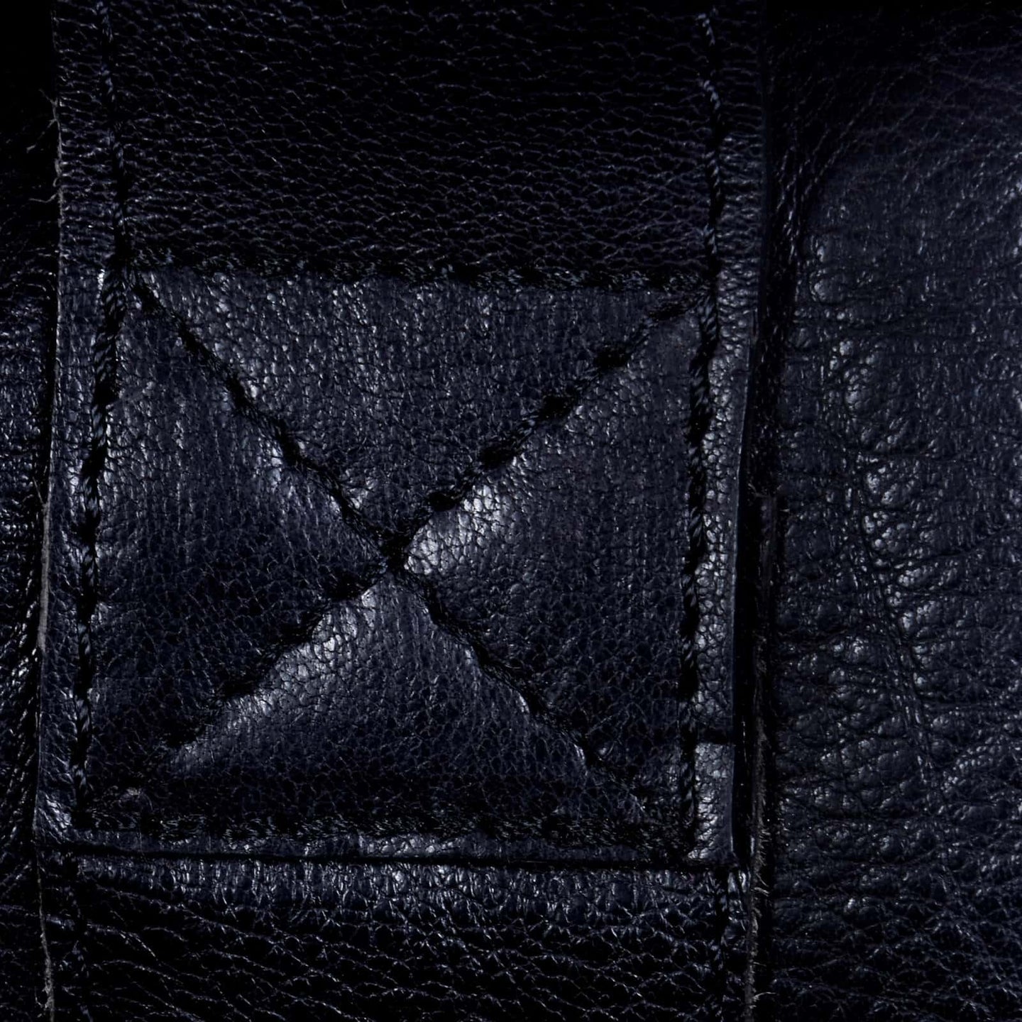 Τσάντα χειρός από γνήσιο δέρμα - Μαύρη