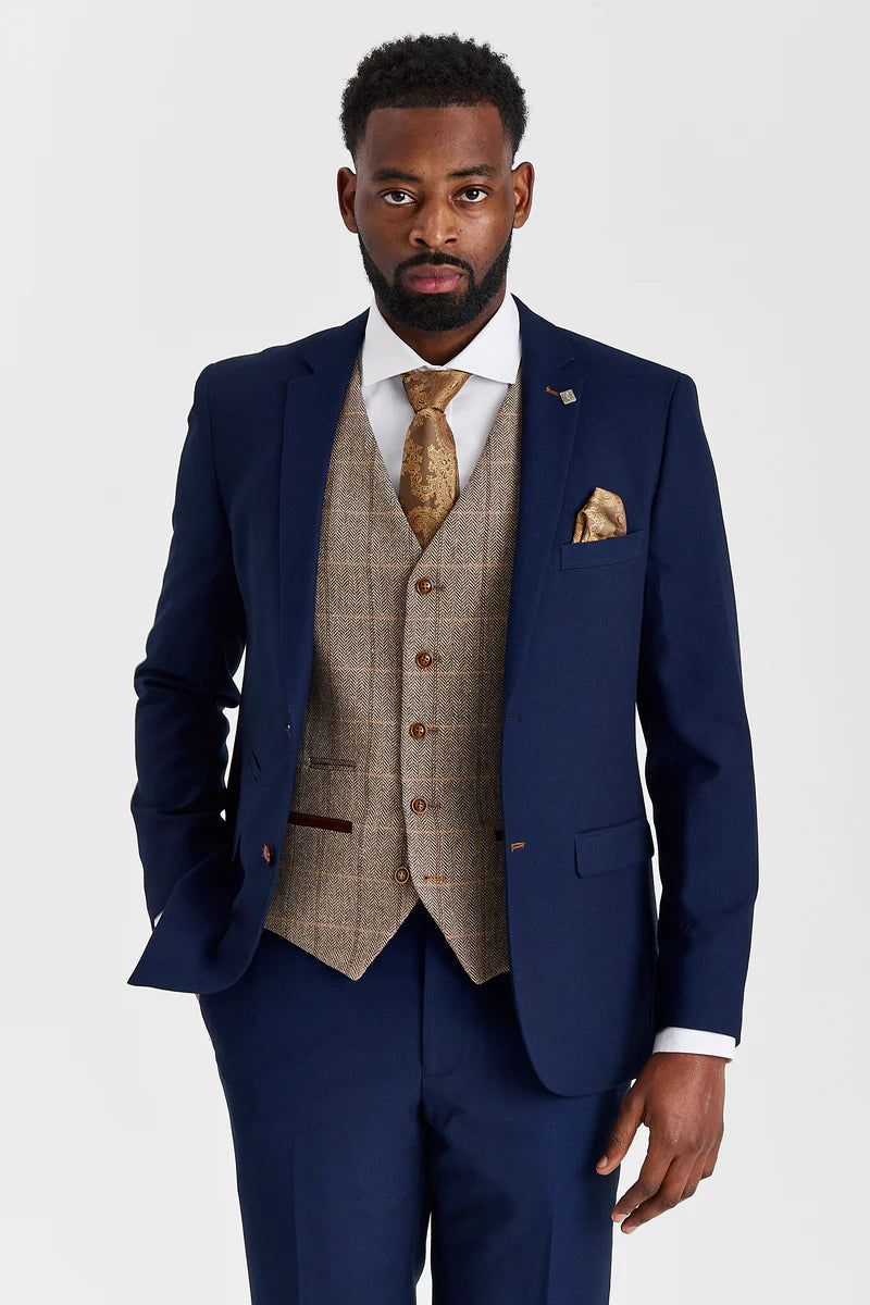 Κοστούμι Mayfair σε μπλε ναυτικό με γιλέκο Harris Brown Tweed σε αντίθεση