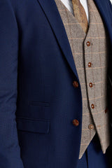 Κοστούμι Mayfair σε μπλε ναυτικό με γιλέκο Harris Brown Tweed σε αντίθεση