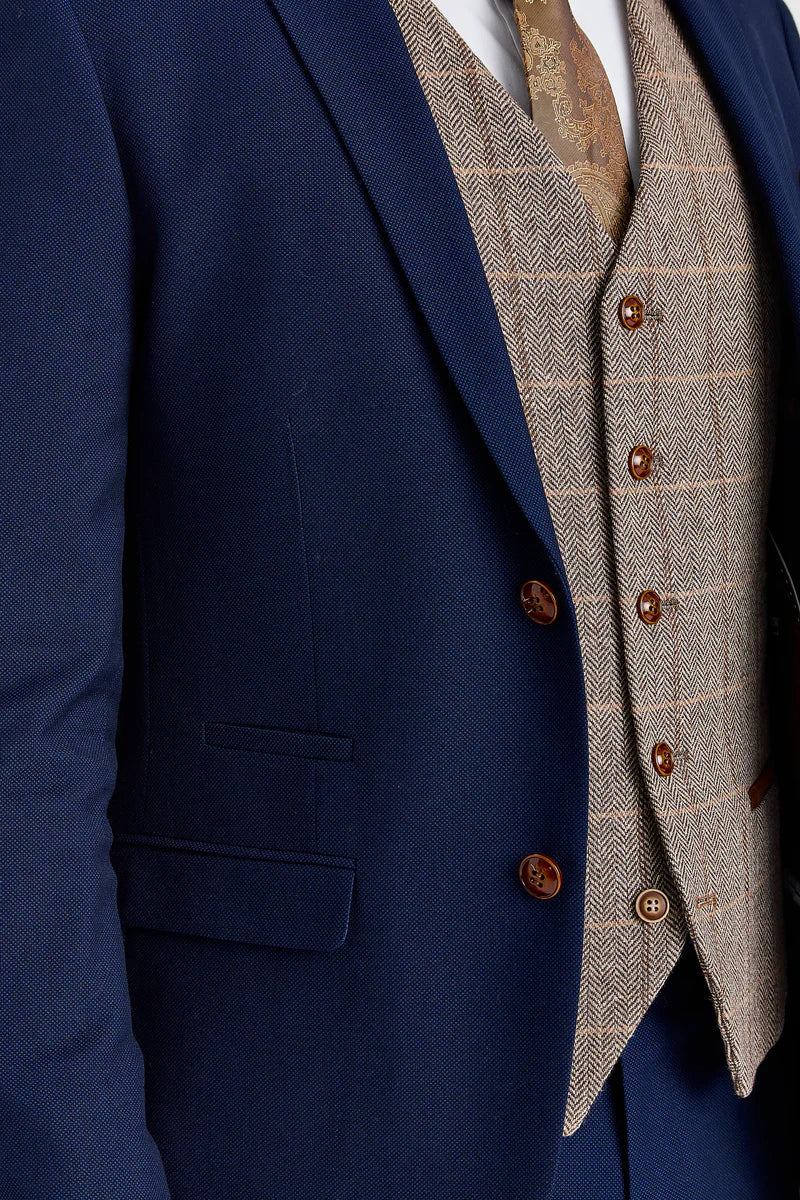 Κοστούμι Mayfair σε μπλε ναυτικό με γιλέκο Harris Brown Tweed σε αντίθεση