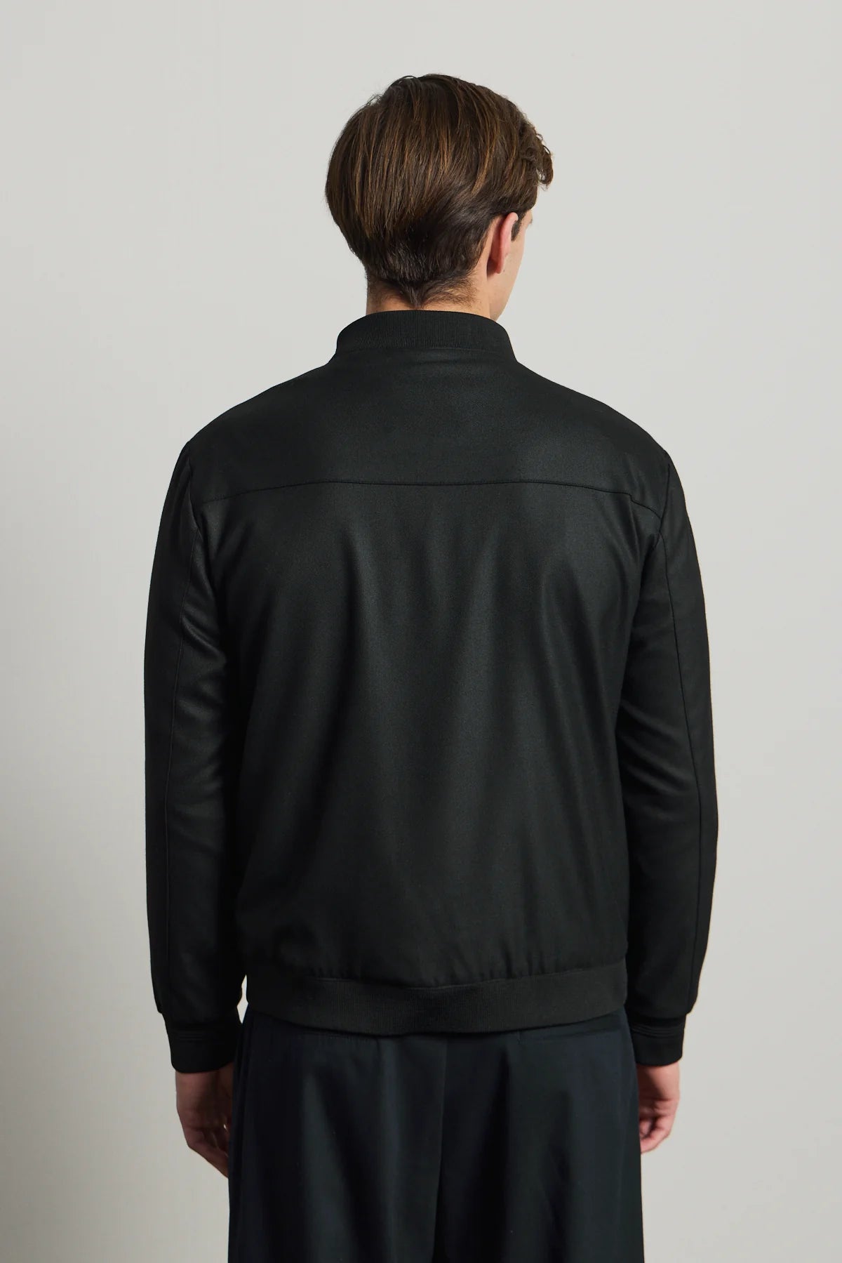 Ανδρικό μαύρο μίνιμαλ μπουφάν Smart Bomber