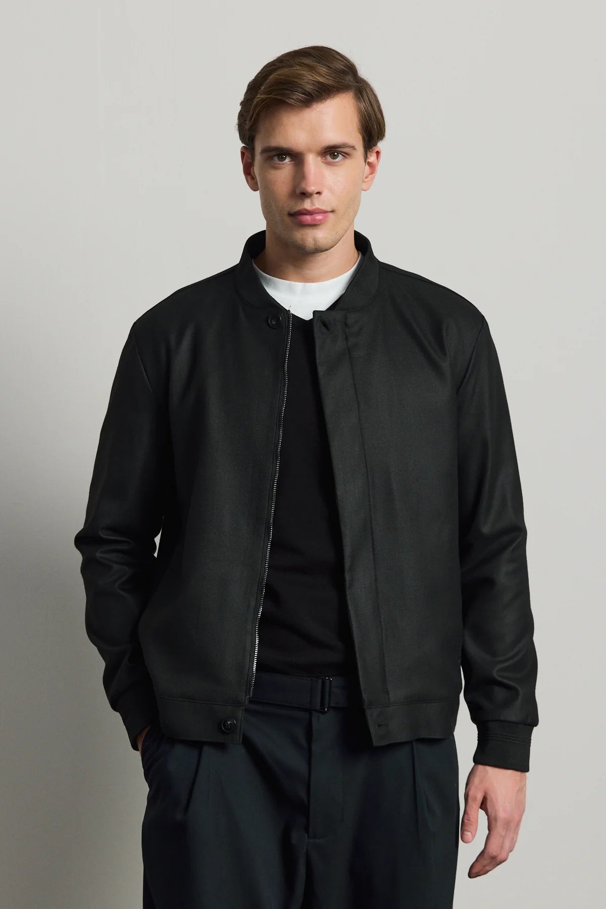 Ανδρικό μαύρο μίνιμαλ μπουφάν Smart Bomber