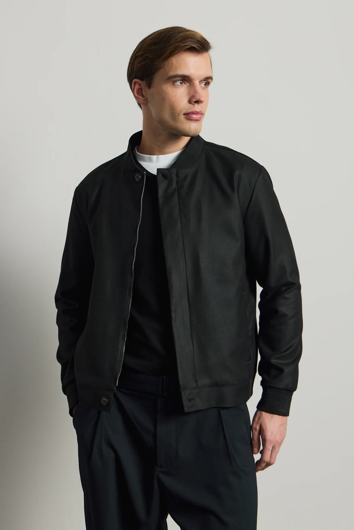Ανδρικό μαύρο μίνιμαλ μπουφάν Smart Bomber