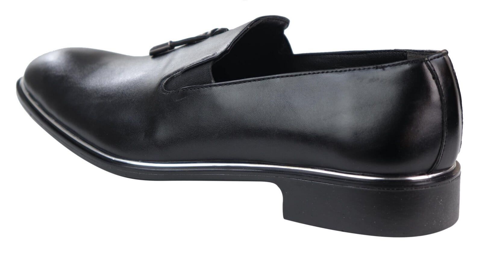Ανδρικά παπούτσια με slip-on και μεταλλικό φινίρισμα