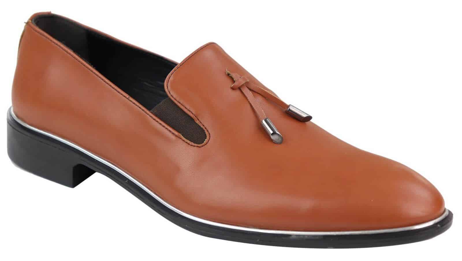 Ανδρικά παπούτσια με slip-on και μεταλλικό φινίρισμα