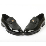 Ανδρικά Loafers με ανάγλυφη υφή και αγκράφα στο μπροστινό μέρος, εμβληματικά, με φιόγκο