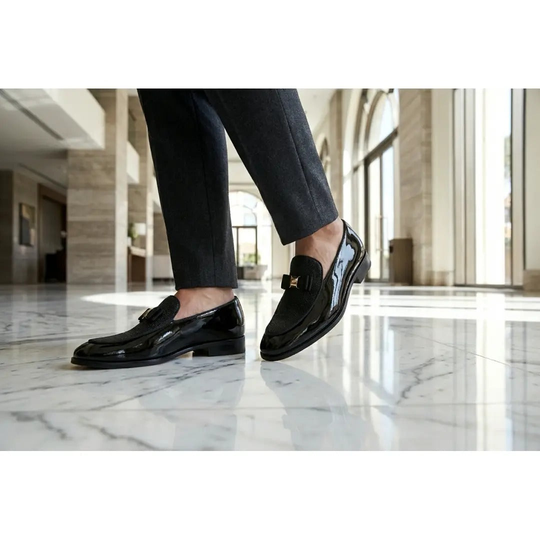 Ανδρικά Loafers με ανάγλυφη υφή και αγκράφα στο μπροστινό μέρος, εμβληματικά, με φιόγκο