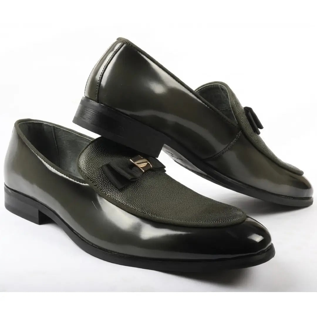 Ανδρικά Loafers με ανάγλυφη υφή και αγκράφα στο μπροστινό μέρος, εμβληματικά, με φιόγκο
