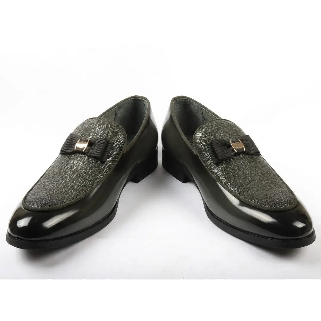 Ανδρικά Loafers με ανάγλυφη υφή και αγκράφα στο μπροστινό μέρος, εμβληματικά, με φιόγκο