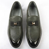 Ανδρικά Loafers με ανάγλυφη υφή και αγκράφα στο μπροστινό μέρος, εμβληματικά, με φιόγκο