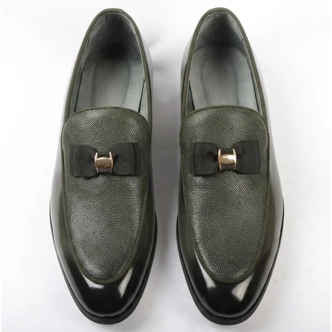 Ανδρικά Loafers με ανάγλυφη υφή και αγκράφα στο μπροστινό μέρος, εμβληματικά, με φιόγκο
