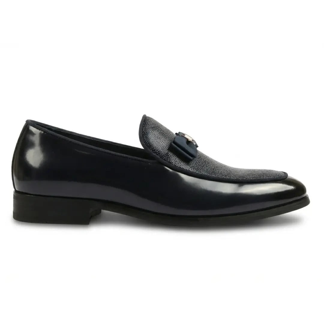 Ανδρικά Loafers με ανάγλυφη υφή και αγκράφα στο μπροστινό μέρος, εμβληματικά, με φιόγκο