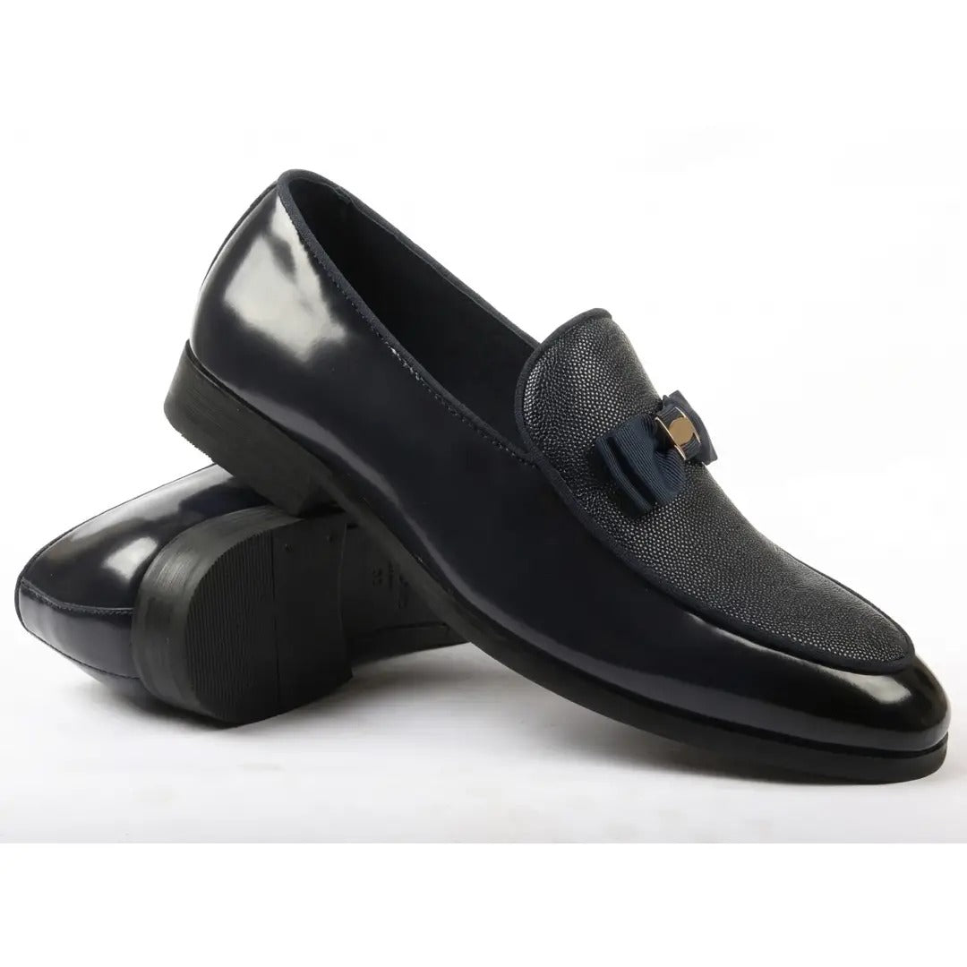 Ανδρικά Loafers με ανάγλυφη υφή και αγκράφα στο μπροστινό μέρος, εμβληματικά, με φιόγκο