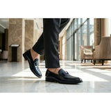 Ανδρικά Loafers με ανάγλυφη υφή και αγκράφα στο μπροστινό μέρος, εμβληματικά, με φιόγκο