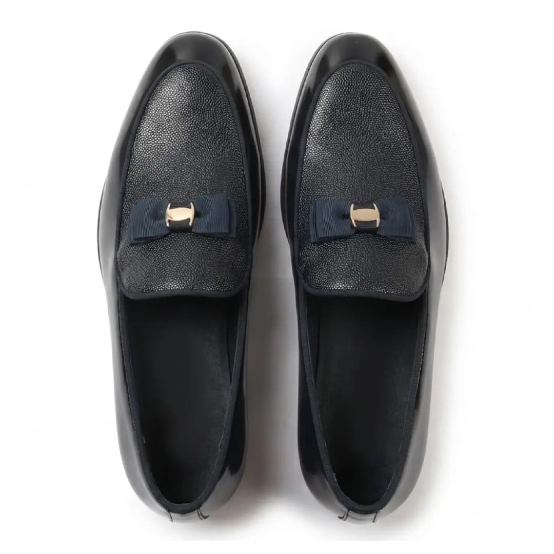 Ανδρικά Loafers με ανάγλυφη υφή και αγκράφα στο μπροστινό μέρος, εμβληματικά, με φιόγκο