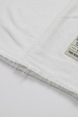 Ανδρικό λευκό T-shirt με λεπτή λαιμόκοψη και χαλαρή εφαρμογή, από μείγμα βαμβακιού και ακατέργαστη ακμή