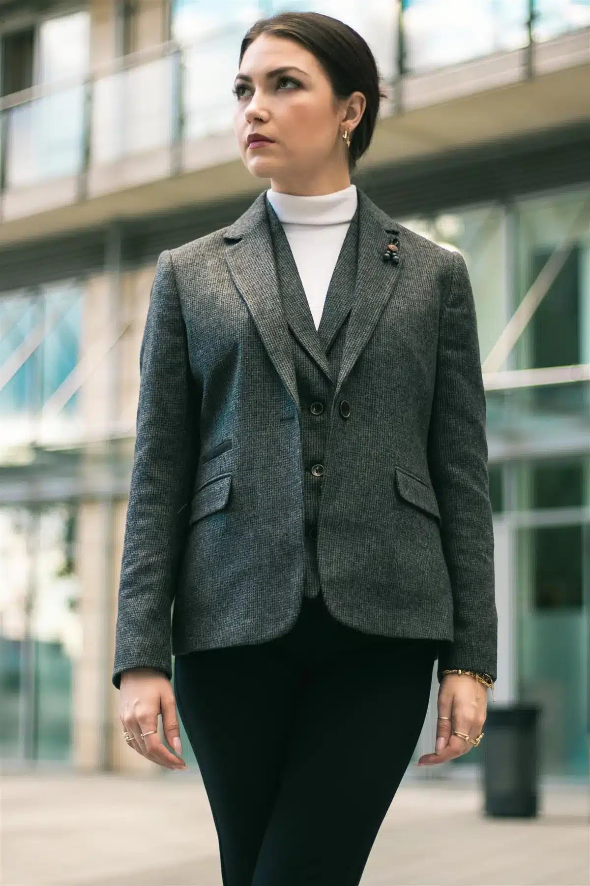 Γυναικείο γκρι σακάκι ψαροκόκαλο από τουίντ σε γραμμή Peaky Tailored της δεκαετίας του 1920, vintage ρετρό